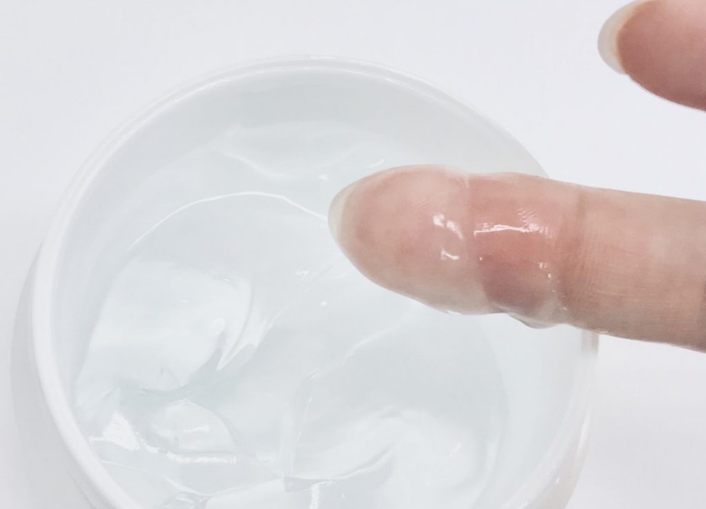 洗顔後の保湿は毛穴ケアに不可欠
