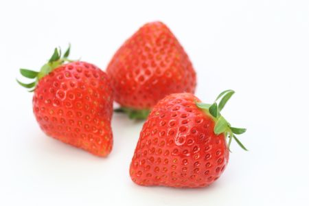 (まとめ)いちご鼻とは、古い角質と皮脂が毛穴に詰まった「角栓」が目立っているものです。