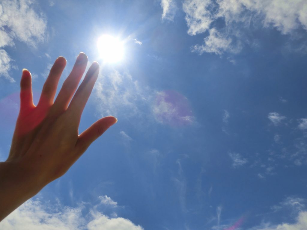 (まとめ)紫外線による毛穴の開きを避けるには、年間での努力が大切