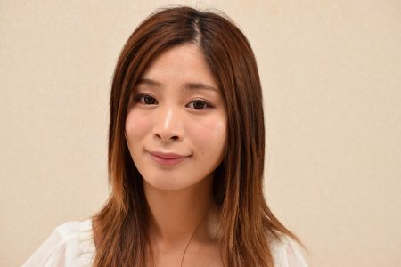 男性ホルモンが増加すると、毛穴の黒ずみが生じます。